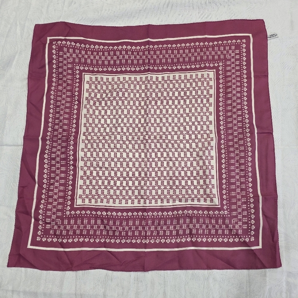 Totes Pink and White Pattern Scarf - Picture 4 of 4